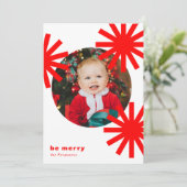 Wees vrolijk Leuk Witte Rode Pompoms Vakantie Kaar Feestdagenkaart (Staand voorkant)