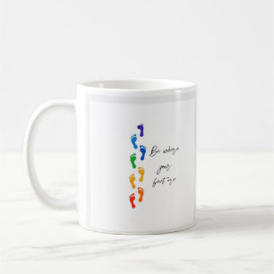 Wees waar je voeten zijn Regenboogmok - Klassiek Koffiemok