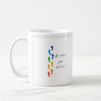 Wees waar je voeten zijn Regenboogmok - Klassiek Koffiemok
