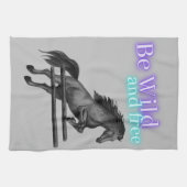 Wees Wilde en Gratis Paardenpompen Theedoek (Horizontaal)