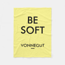 "Wees zacht" Kurt Vonnegut Quote Fleece Blanket