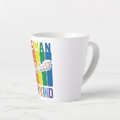 Wees zowel menselijk als vriendelijk - regenboogg latte mok (Rechterhoek)