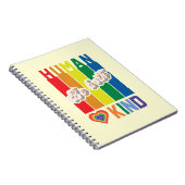 Wees zowel menselijk als vriendelijk -  regenboogg notitieboek (Rechterzijde)