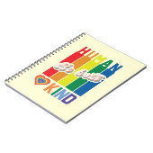 Wees zowel menselijk als vriendelijk -  regenboogg notitieboek (Linkerzijde)