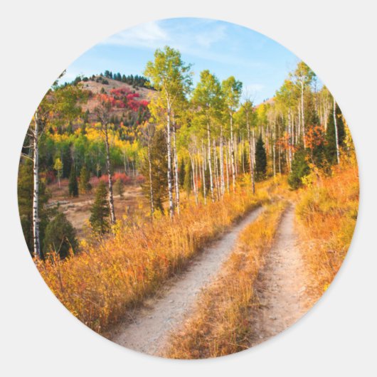 Weg door herfstkleuren ronde sticker (Voorkant)