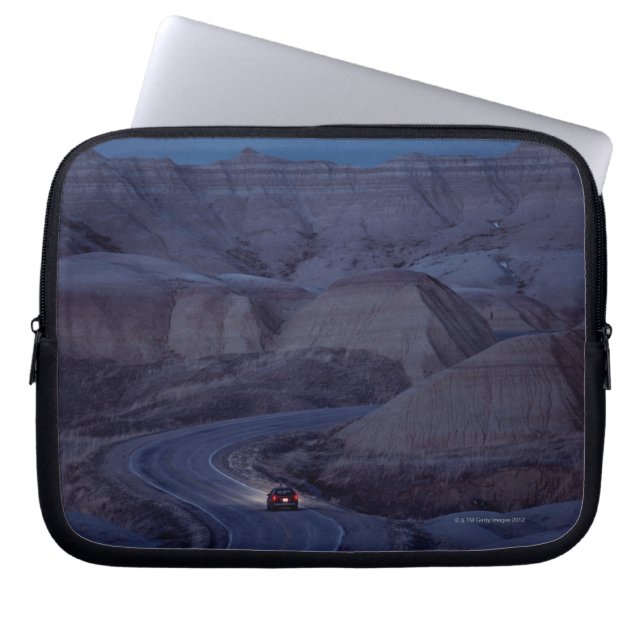 Weg door het Berggebergte Laptop Sleeve (Voorkant)