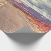 Weg in het prairieland. Ontdopte natuurlijke trav Cadeaupapier (Hoek)