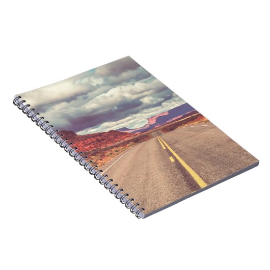 Weg in het prairieland. Ontdopte natuurlijke trav Notitieboek (Rechterzijde)