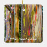 Weg naar Hana, Maui Keramisch Ornament<br><div class="desc">Twee kanten van het ornament van spectaculaire Maui herinnerden zich aan een soort vakantie-ornament. De "beschilderde bomen" en Hana Beach zijn hier te vinden. Verander de jaardatum in de huidige datum van het bezoek.</div>