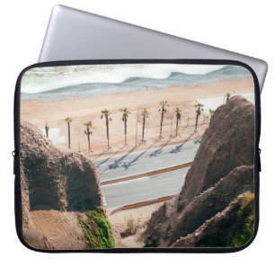 Weg nabij de kust laptop sleeve