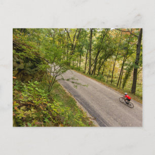 Wegrijwielen op landelijke weg briefkaart