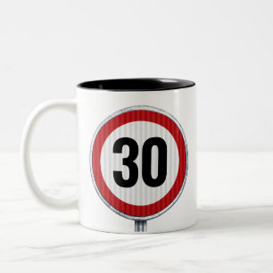 WEGWIJZER MET AANGEVEN LEEFTIJD TWEEKLEURIGE KOFFIEMOK