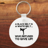 WEIGERING ZWARTE GORDEL SLEUTELHANGER (Voorkant)