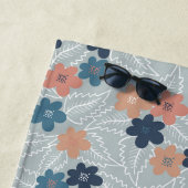 Weiland met kleurrijke lentebloemen strandlaken (In situ)