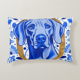 Weimaraner die door de letter "O" in Goud gluurt Accent Kussen
