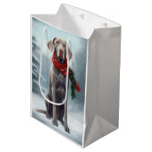 Weimaraner Hond in Sneeuw Kerstmis Medium Cadeauzakje (Voorkant Gekanteld)