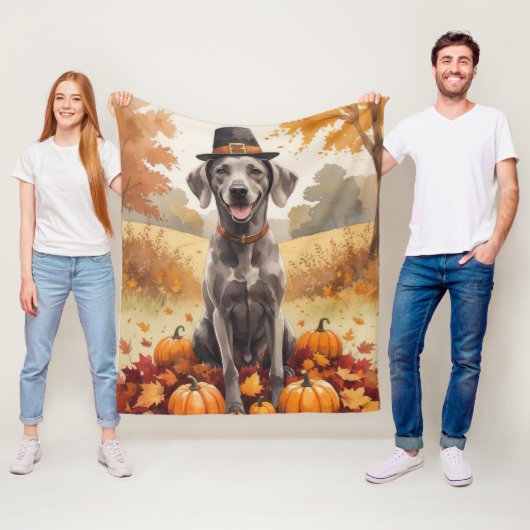 Weimaraner In Herfstbladeren Thanksgiving Kunst Fleece Deken (In situ)