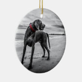 Weimaraner op Beach B&W Foto met rode kraag Keramisch Ornament (Rechts)