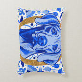 Weimaraner peering thru the letter "O" in Gold Accent Kussen (Voorkant(Verticaal))