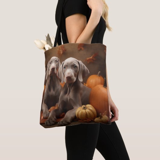 Weimaraner Puppy Herfst Delight Pompoen Tote Bag (Dichtbij)