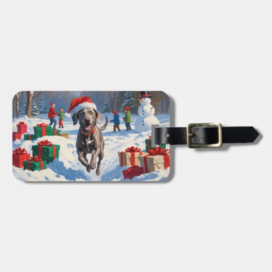 Weimaraner Rent in de Sneeuw met Kerstmuts Bagagelabel (Voorkant horizontaal)