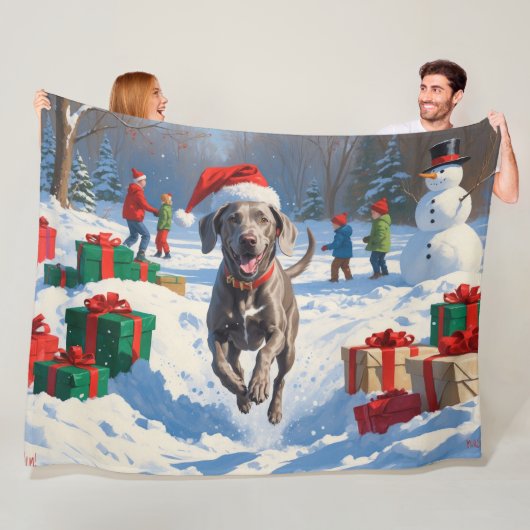 Weimaraner Rent in de Sneeuw met Kerstmuts Fleece Deken (In situ)