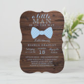 Weinig Man Baby shower uitnodiging | Houten strik  (Staand voorkant)