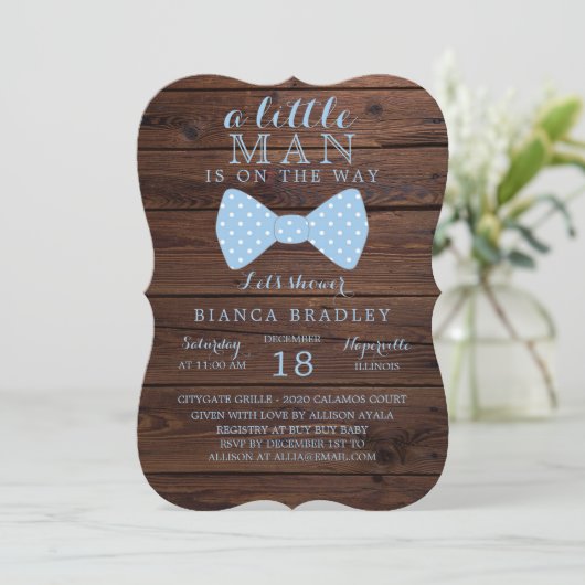 Weinig Man Baby shower uitnodiging | Houten strik  (Staand voorkant)