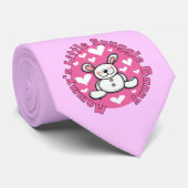 Weinig van de mama nestelt zich Konijntje Stropdas (Opgerold)