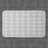 Weinig witte bloemen gevallen naar het landelijke badmat