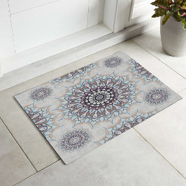 Weinig witte bloemen gevallen naar het platteland deurmat