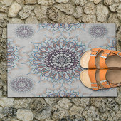 Weinig witte bloemen gevallen naar het platteland deurmat