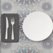 Weinig witte bloemen gevallen naar het platteland medium tafelloper