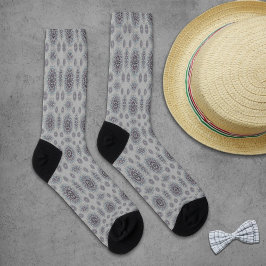 Weinig witte bloemen gevallen naar het platteland sokken