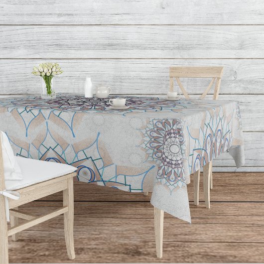 Weinig witte bloemen gevallen naar het platteland tafelkleed