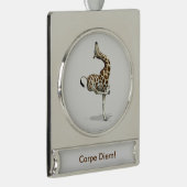 Weird Sportive Giraffe Verzilverd Banner Ornament (Rechts)