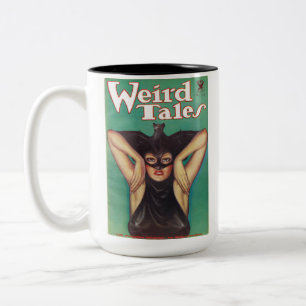 Weird Tales Magazine Vrouw Gekleed Als een Vleermu Tweekleurige Koffiemok