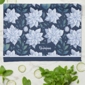 Weiße Blüten auf dunklem Hintergrund - Theedoek (Gevouwen)