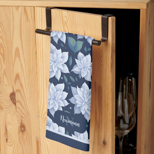 Weiße Blüten auf dunklem Hintergrund - Theedoek (Derde Gevouwen)