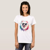 Weißer kleiner Spitz Hund mit Sonnenbrille T-shirt (Voorkant volledig)