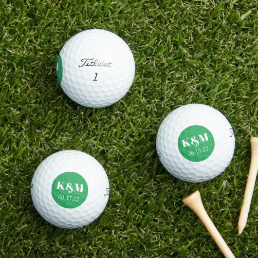 Wekenddatum huwelijk om Golf Balls te onthouden Golfballen (Insitu Gras)