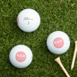 Wekenddatum huwelijk om Golf Balls te onthouden Golfballen<br><div class="desc">Een eenvoudig,  modern ontwerp voor een koppel initiaal en hun speciale datum. Het is geweldig om het evenement te gedenken.</div>