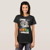 Welder geeft grappig Afbeelding op het lassen acht T-shirt (Voorkant volledig)