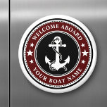 Welkom aan boord van je bord Anchor Stars Rood Magneet<br><div class="desc">Een stijlvolle zwarte,  witte en diepe rode,  ronde magneet met een aangepast nautisch bootanker met sterren op en uw gepersonaliseerde "welkomsttekst" en uw naam van de boot of andere gewenste tekst. Pas ze aan met je favoriete achtergrondkleur en nog veel meer. Maakt een groot geschenk voor elke gelegenheid.</div>