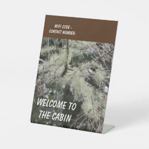Welkom bij Cabin Moss Branches Rustic Guest Reclamebord Met Voetstuk