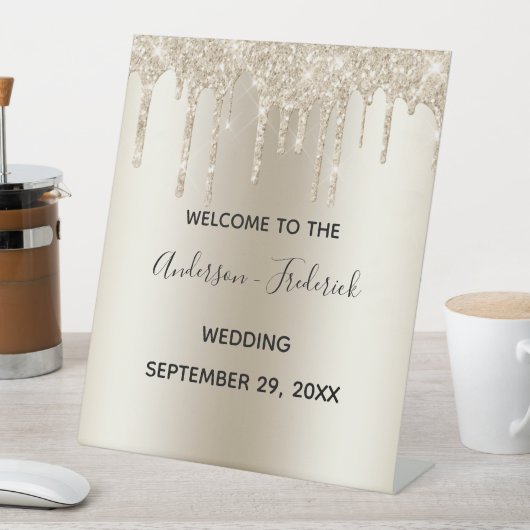 Welkom bij Champagne Dripping Glitter Wedding Reclamebord Met Voetstuk (Insitu)