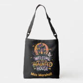 Welkom bij Haunted House - Haunted Happenings Crossbody Tas (Achterkant)
