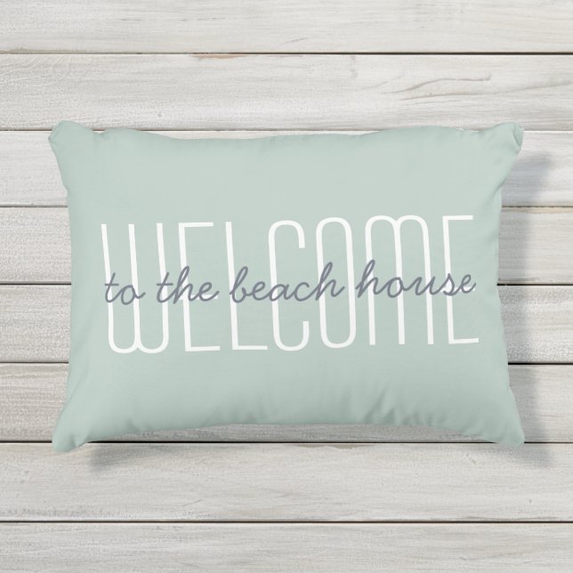 Welkom bij het Beach House Quote Green Decorative Buitenkussen (Voorkant)