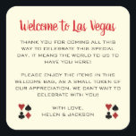 Welkom bij Las Vegas Wedding Welcome Basket Vierkante Sticker<br><div class="desc">Trouwen in Las Vegas? Deze gebroken witte en zwarte welkom stickers zouden een perfecte aanvulling op de welkomstmand van uw gast in hun hotel. Personaliseer met je eigen oprechte tekst.</div>
