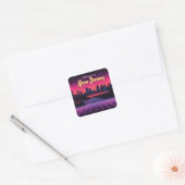Welkom bij Neon Dreams - Retro Wave Cityscape Vierkante Sticker (Envelop)